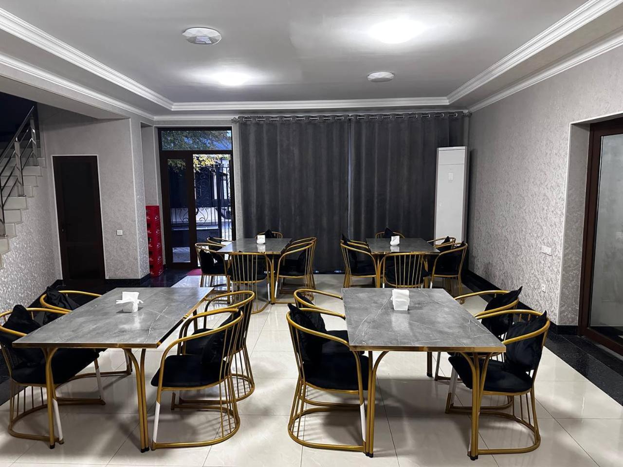 The Moon Tashkent Hotel Buitenkant foto